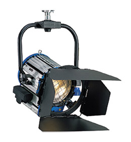 Scheinwerfer Fresnel ARRI Studio 1000, 1kW, stangenbedienbar